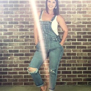 BNWT Women’s Old Navy Distressed Ankle Overalls